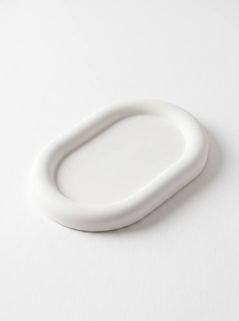 מגש אובלי מעוגל מבטון פולימרי בעבודת יד, Yama Design