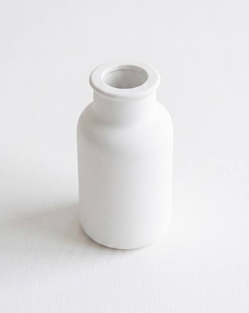אגרטל בקבוק מבטון פולימרי בעבודת יד, Yama Design