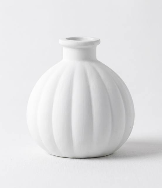 אגרטל מחורץ מבטון פולימרי בעבודת יד, Yama Design